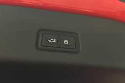punainen Audi Q6 e-tron 2025 kuva 42.