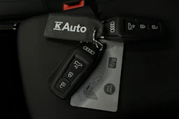 punainen Audi Q6 e-tron 2025 kuva 43.