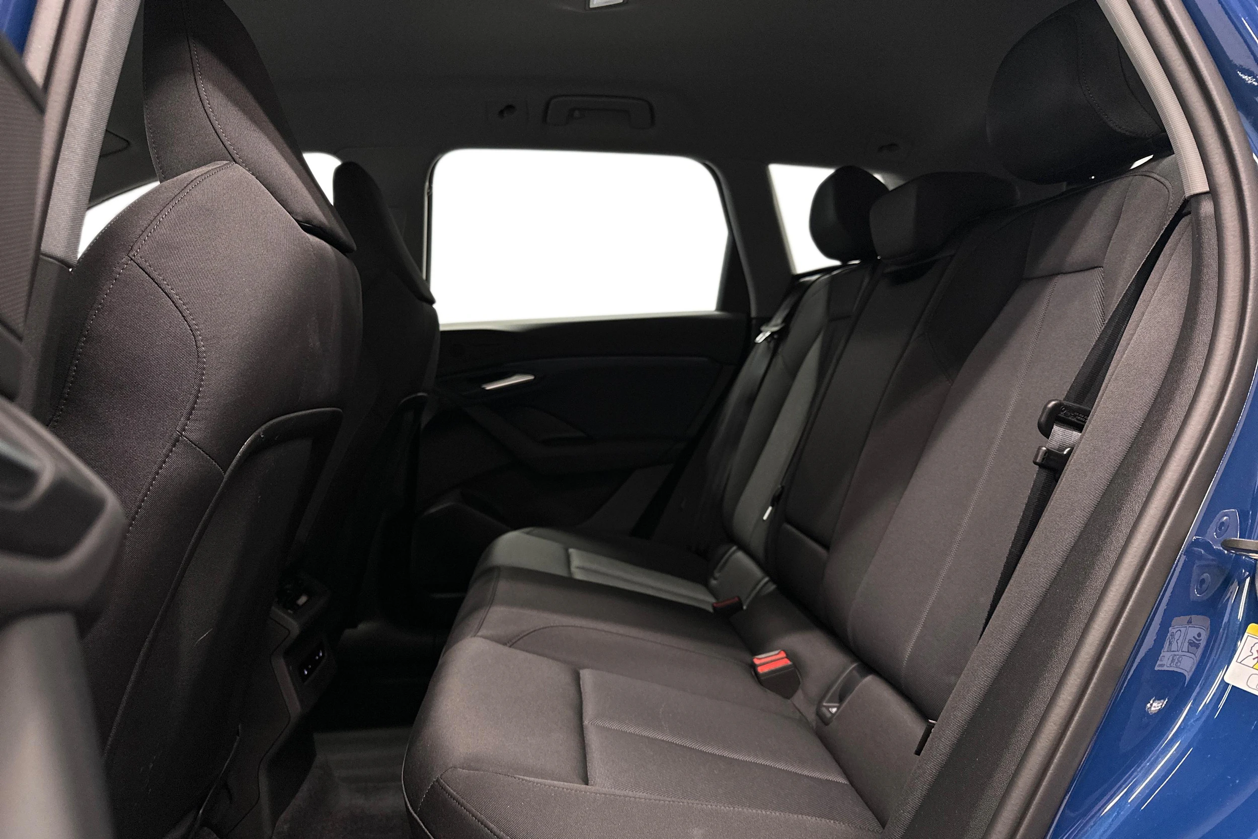 sininen Audi Q6 e-tron 2025 kuva 8.