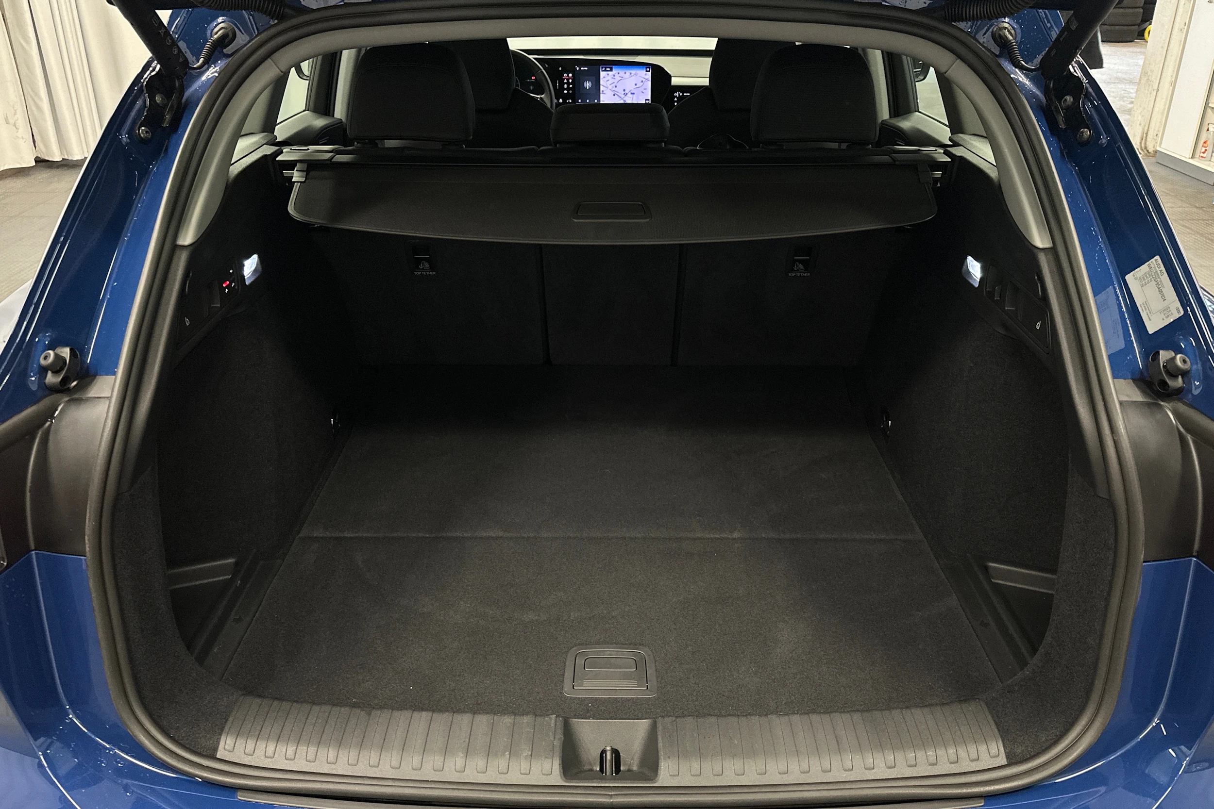 sininen Audi Q6 e-tron 2025 kuva 11.