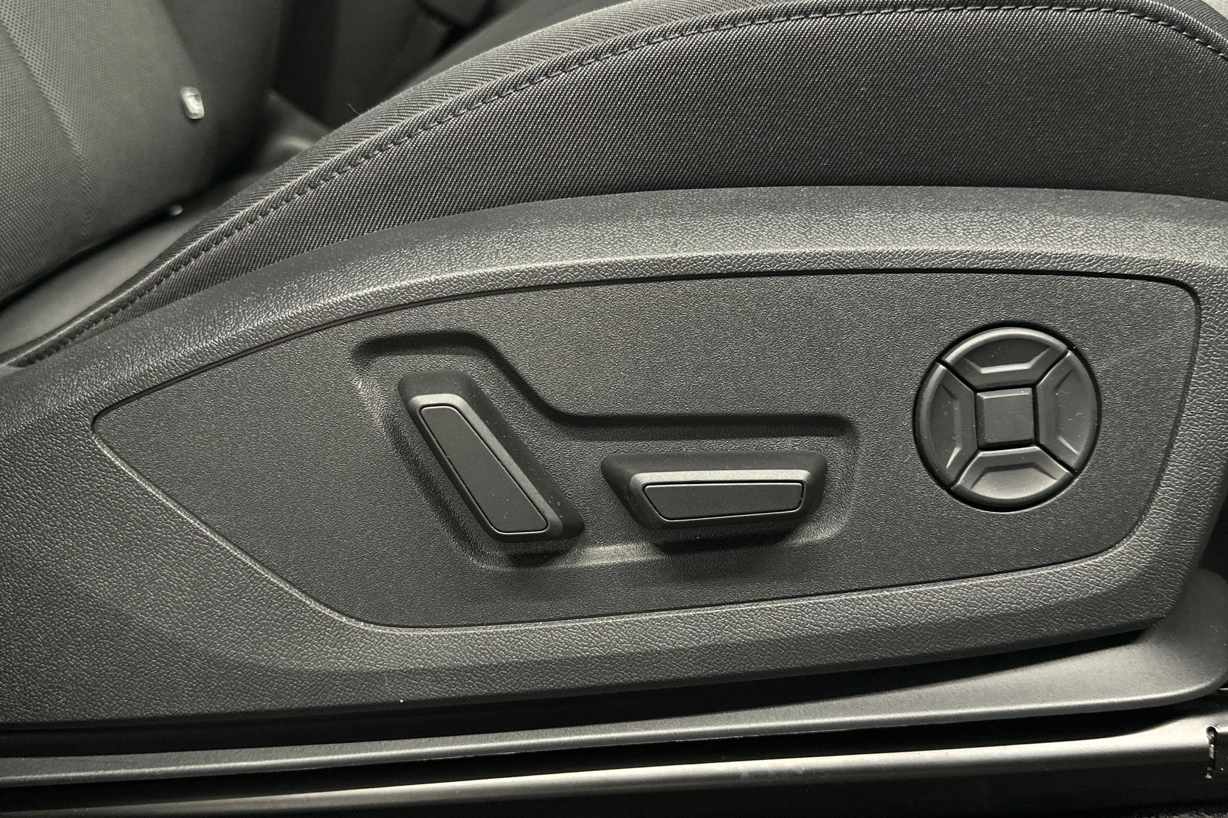 sininen Audi Q6 e-tron 2025 kuva 18.
