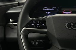sininen Audi Q6 e-tron 2025 kuva 21.