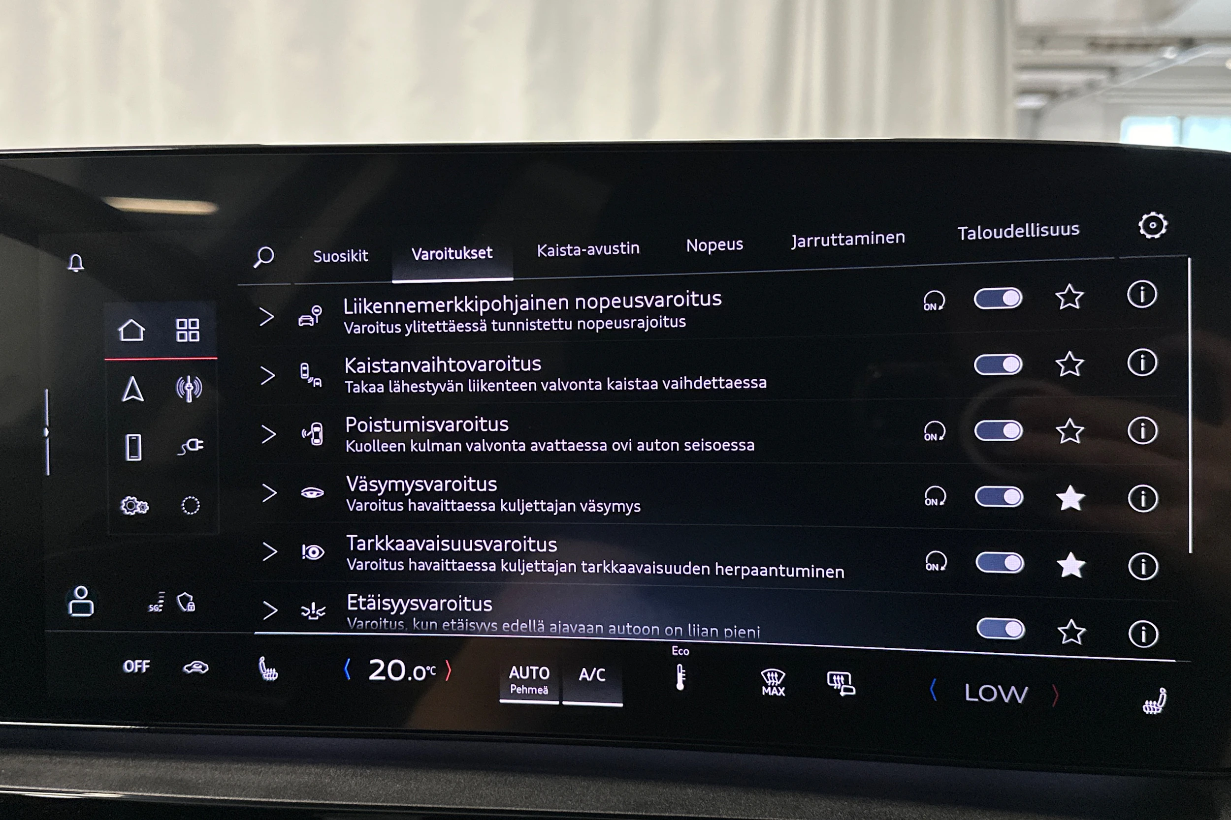 sininen Audi Q6 e-tron 2025 kuva 28.