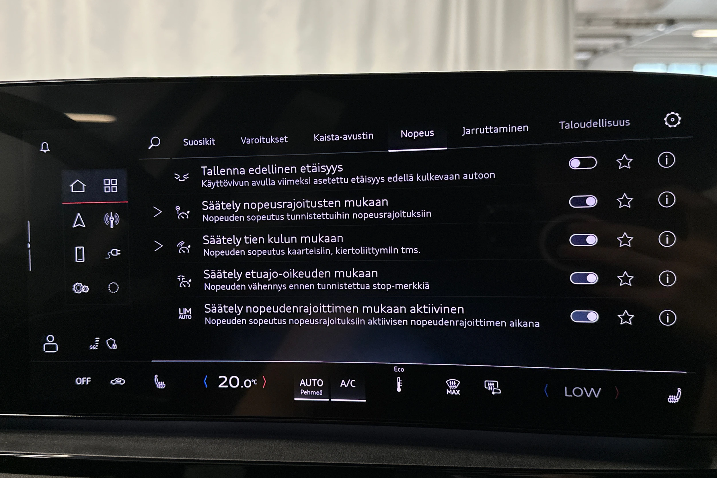 sininen Audi Q6 e-tron 2025 kuva 31.