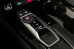 sininen Audi Q6 e-tron 2025 kuva 37.