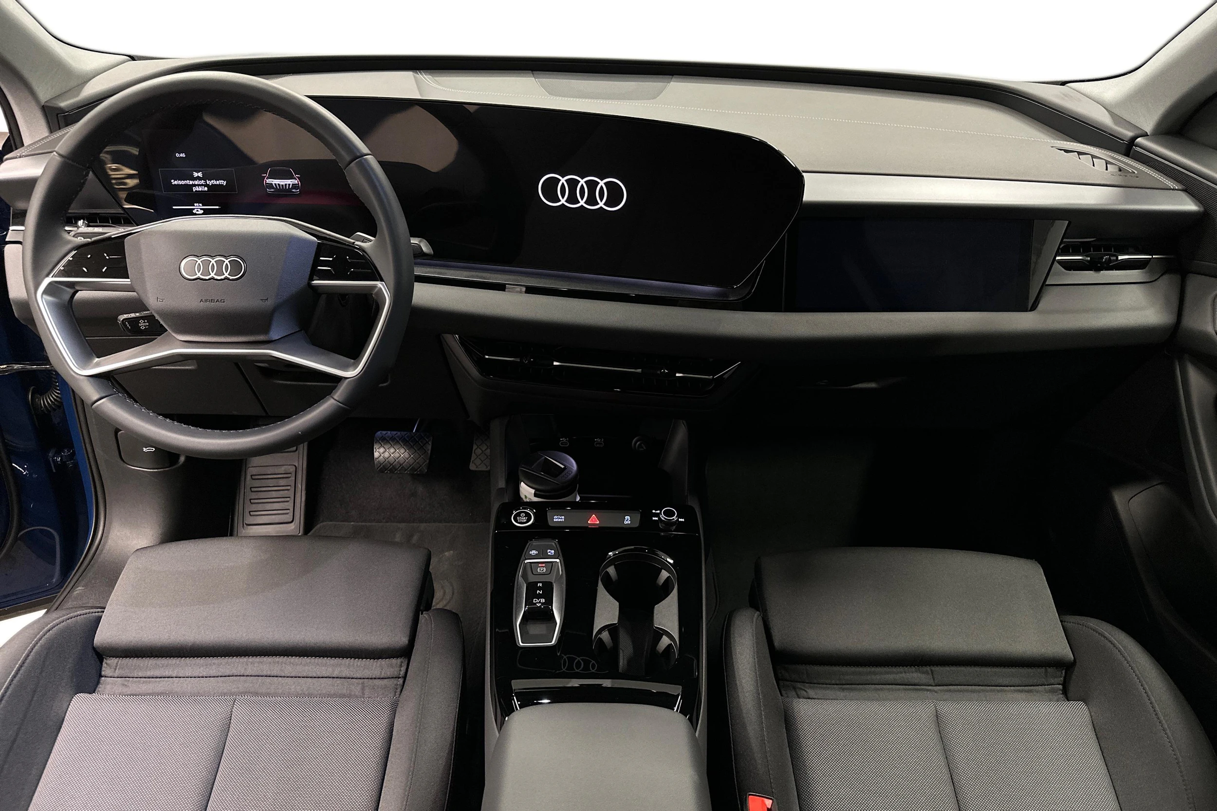 sininen Audi Q6 e-tron 2025 kuva 7.