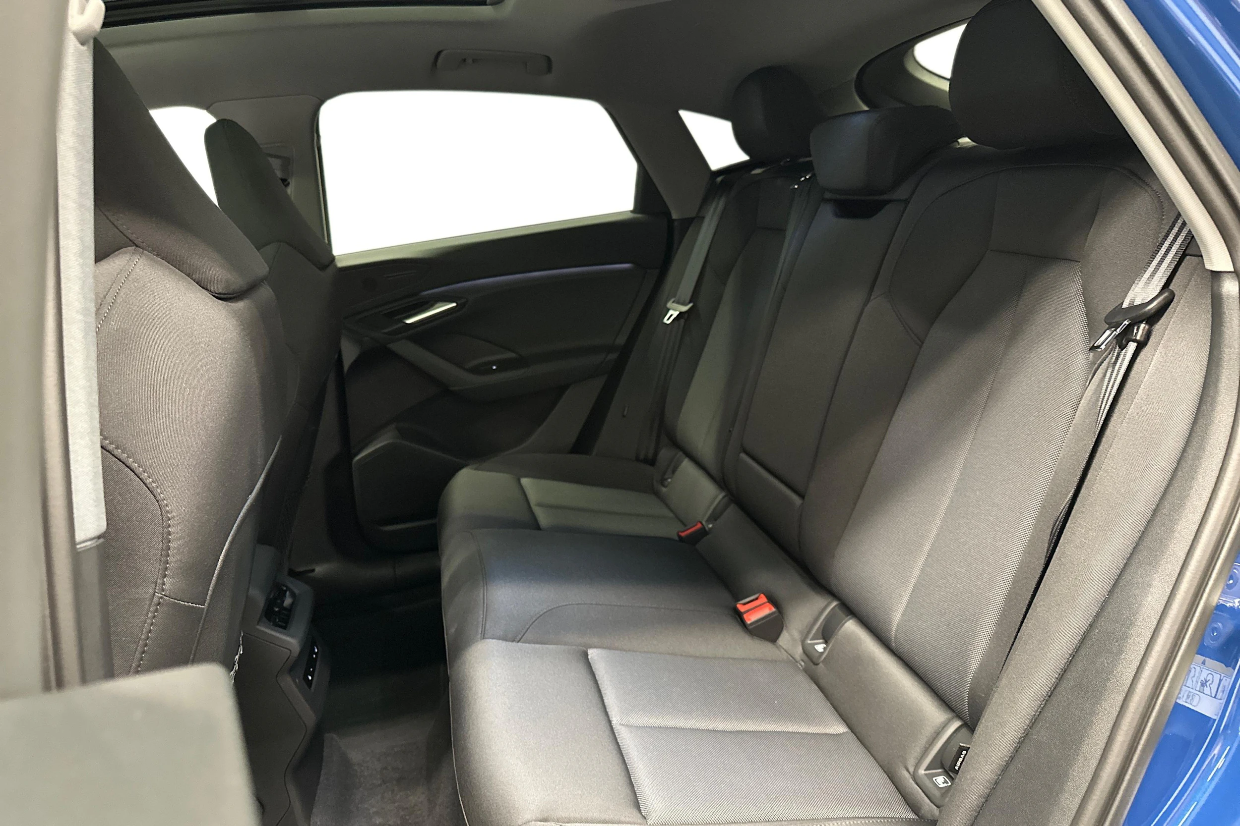 sininen Audi Q6 e-tron 2025 kuva 8.