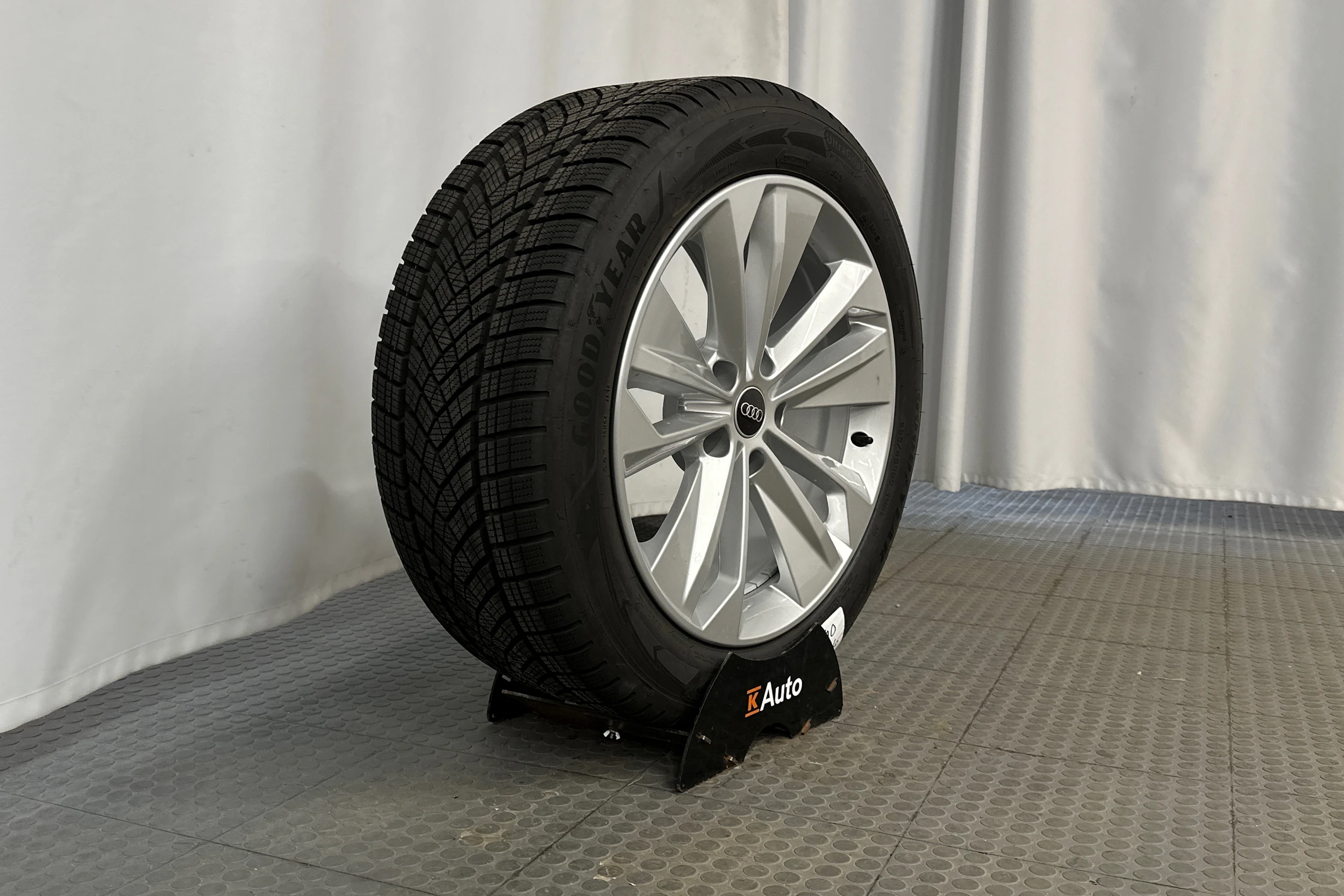 sininen Audi Q6 e-tron 2025 kuva 10.