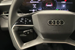 sininen Audi Q6 e-tron 2025 kuva 11.