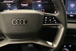 sininen Audi Q6 e-tron 2025 kuva 12.