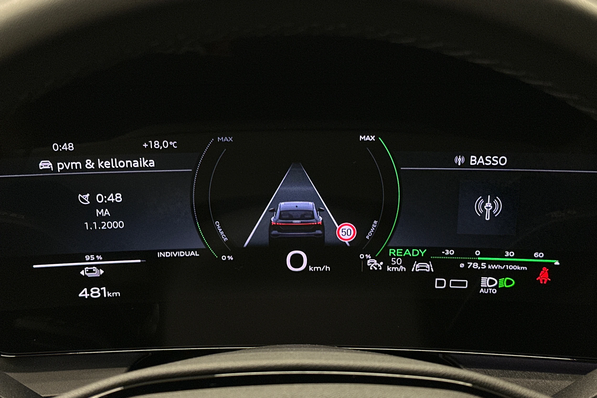 sininen Audi Q6 e-tron 2025 kuva 13.