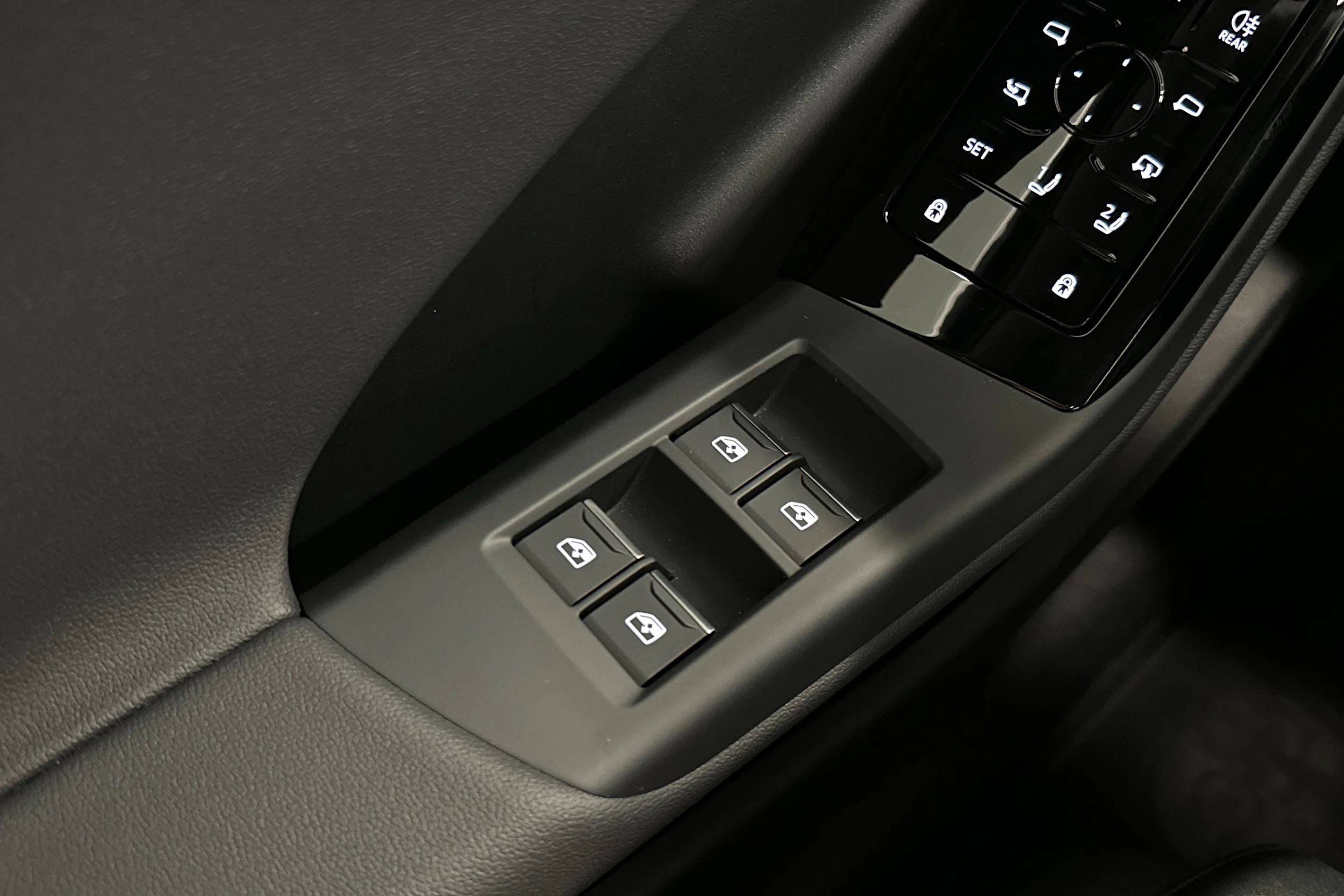 sininen Audi Q6 e-tron 2025 kuva 15.