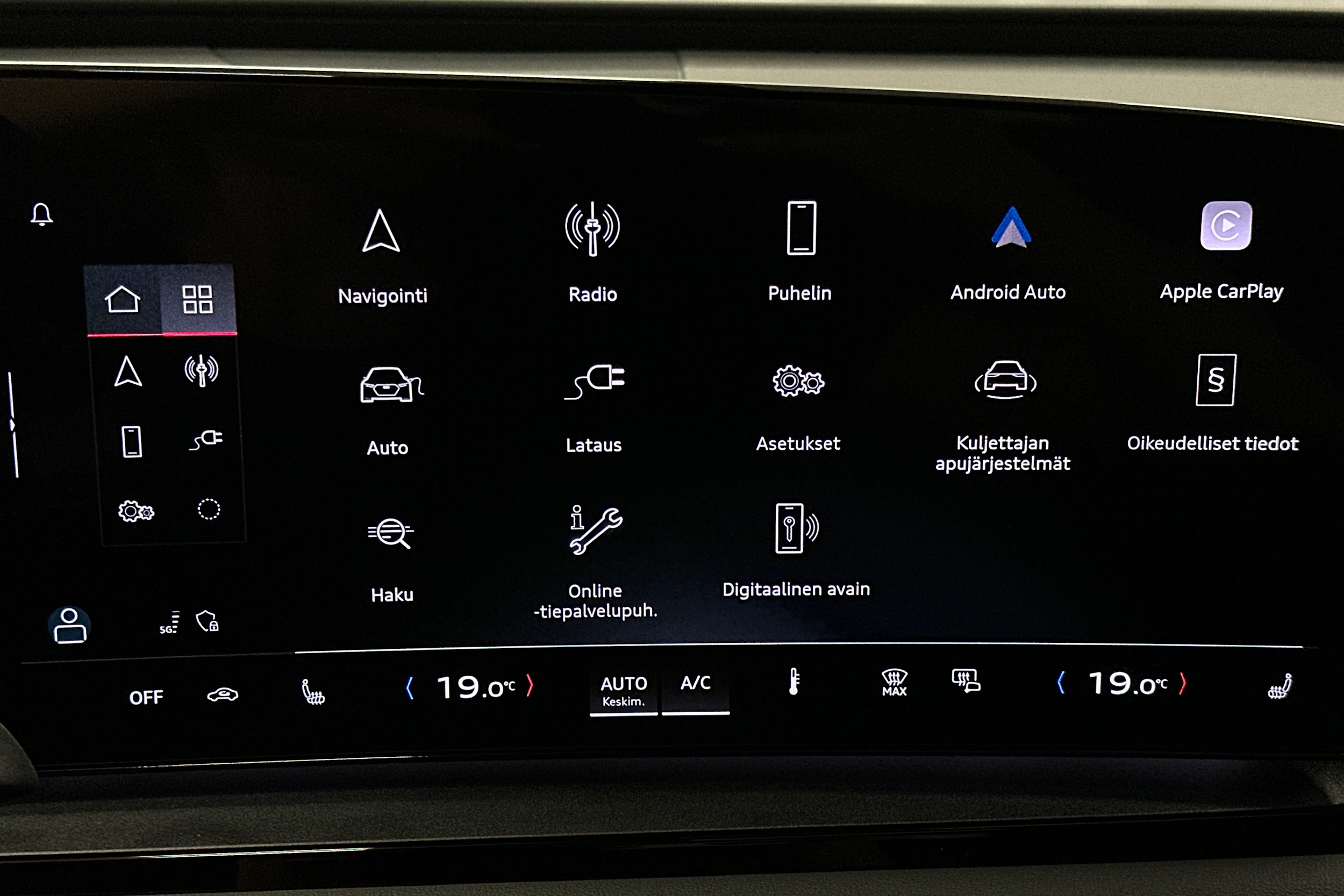 sininen Audi Q6 e-tron 2025 kuva 18.