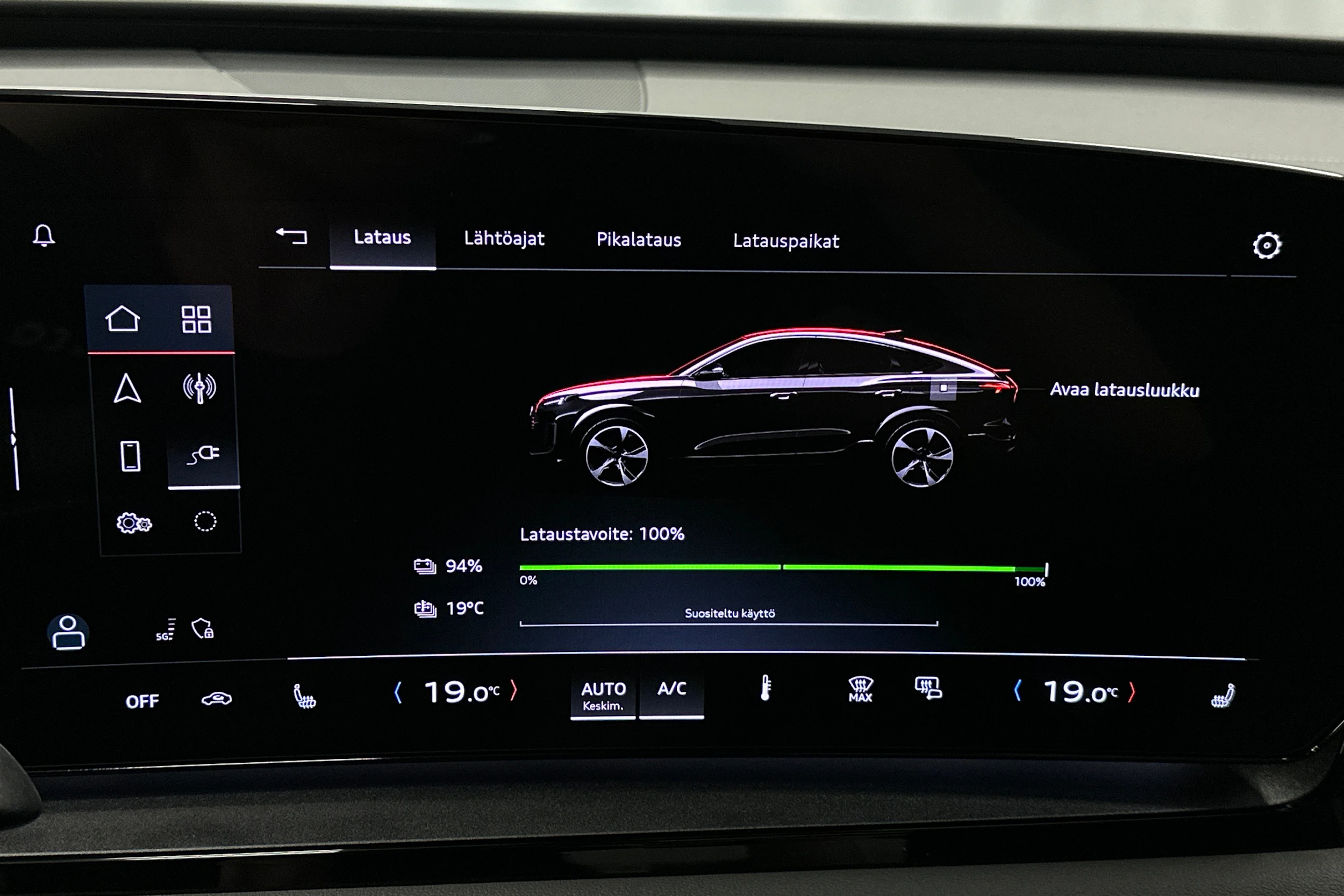 sininen Audi Q6 e-tron 2025 kuva 23.