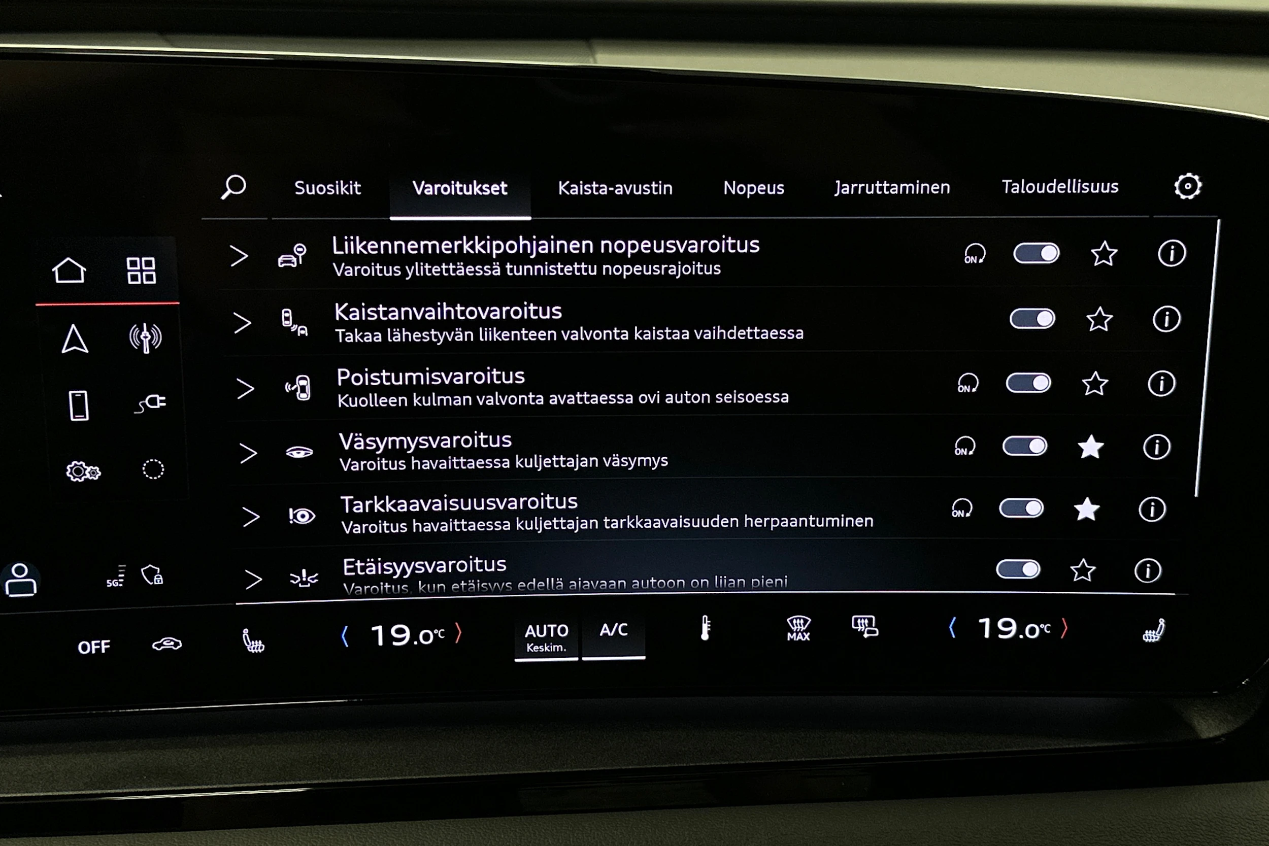 sininen Audi Q6 e-tron 2025 kuva 24.