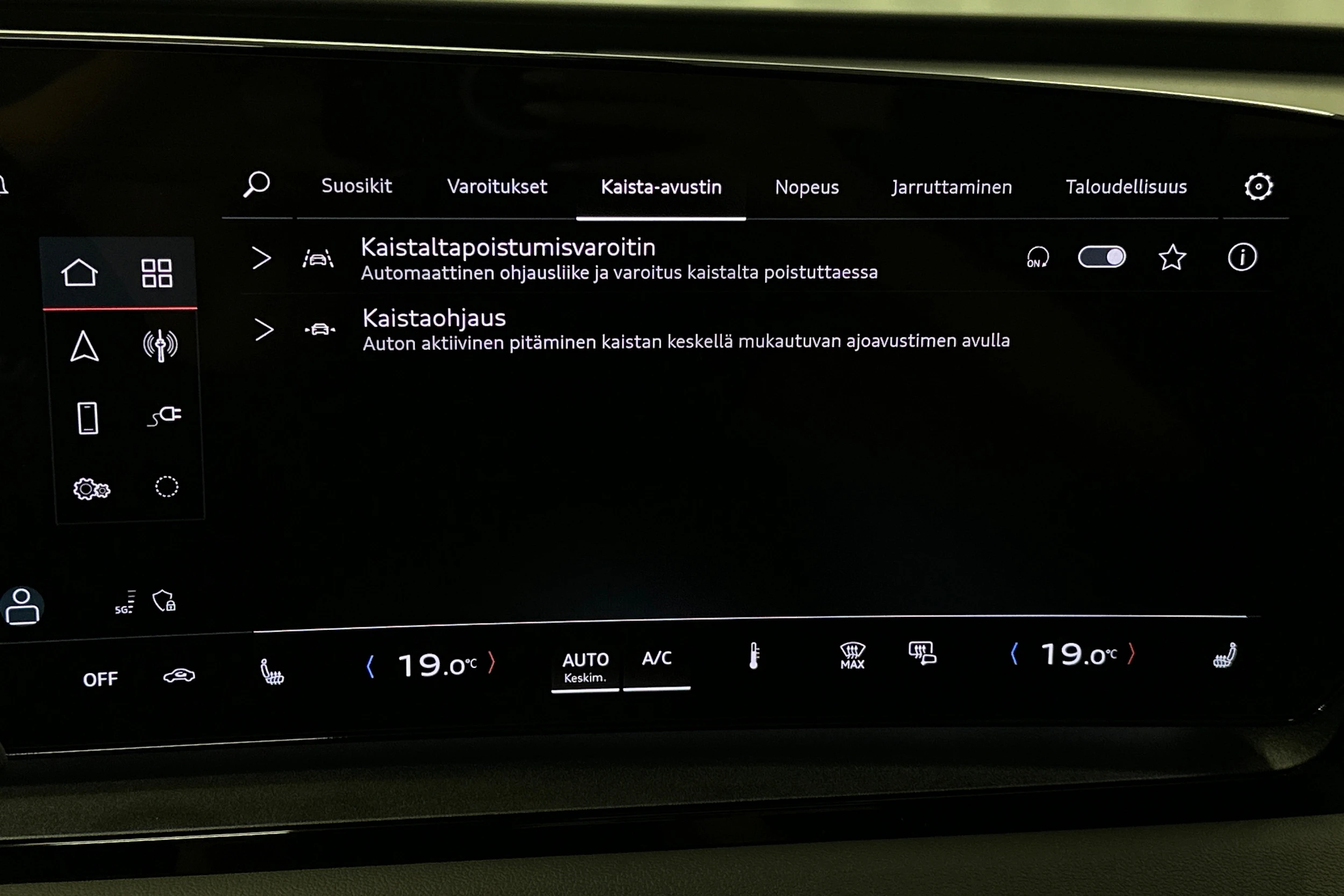 sininen Audi Q6 e-tron 2025 kuva 25.