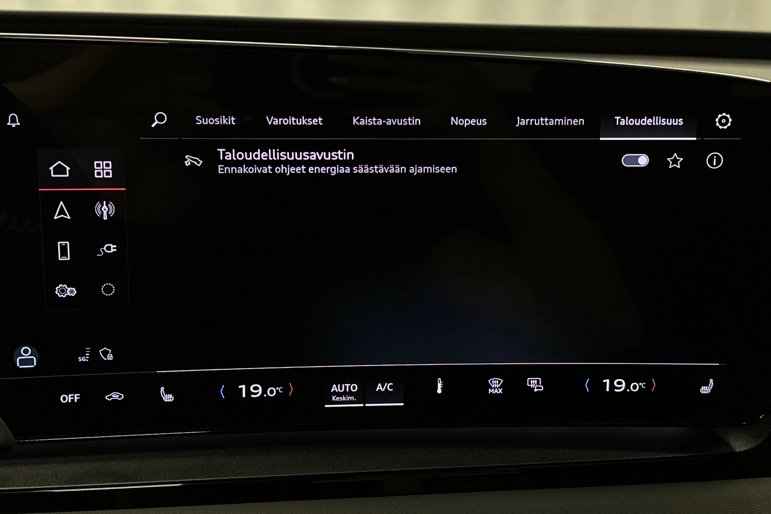 sininen Audi Q6 e-tron 2025 kuva 28.