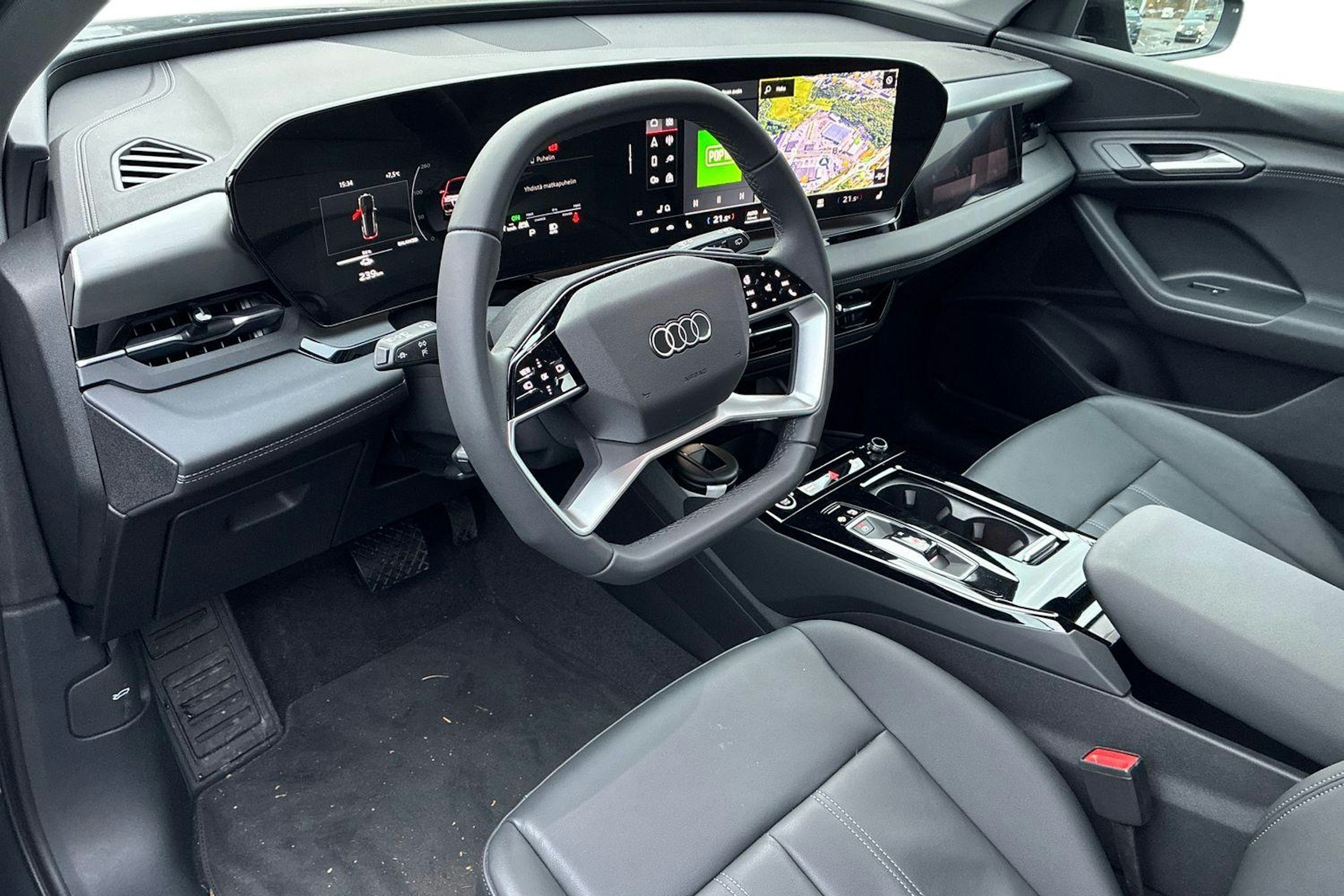 harmaa Audi Q6 e-tron 2025 kuva 11.