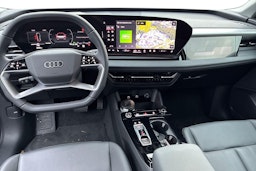 harmaa Audi Q6 e-tron 2025 kuva 14.