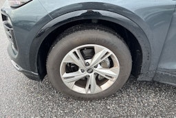 harmaa Audi Q6 e-tron 2025 kuva 18.