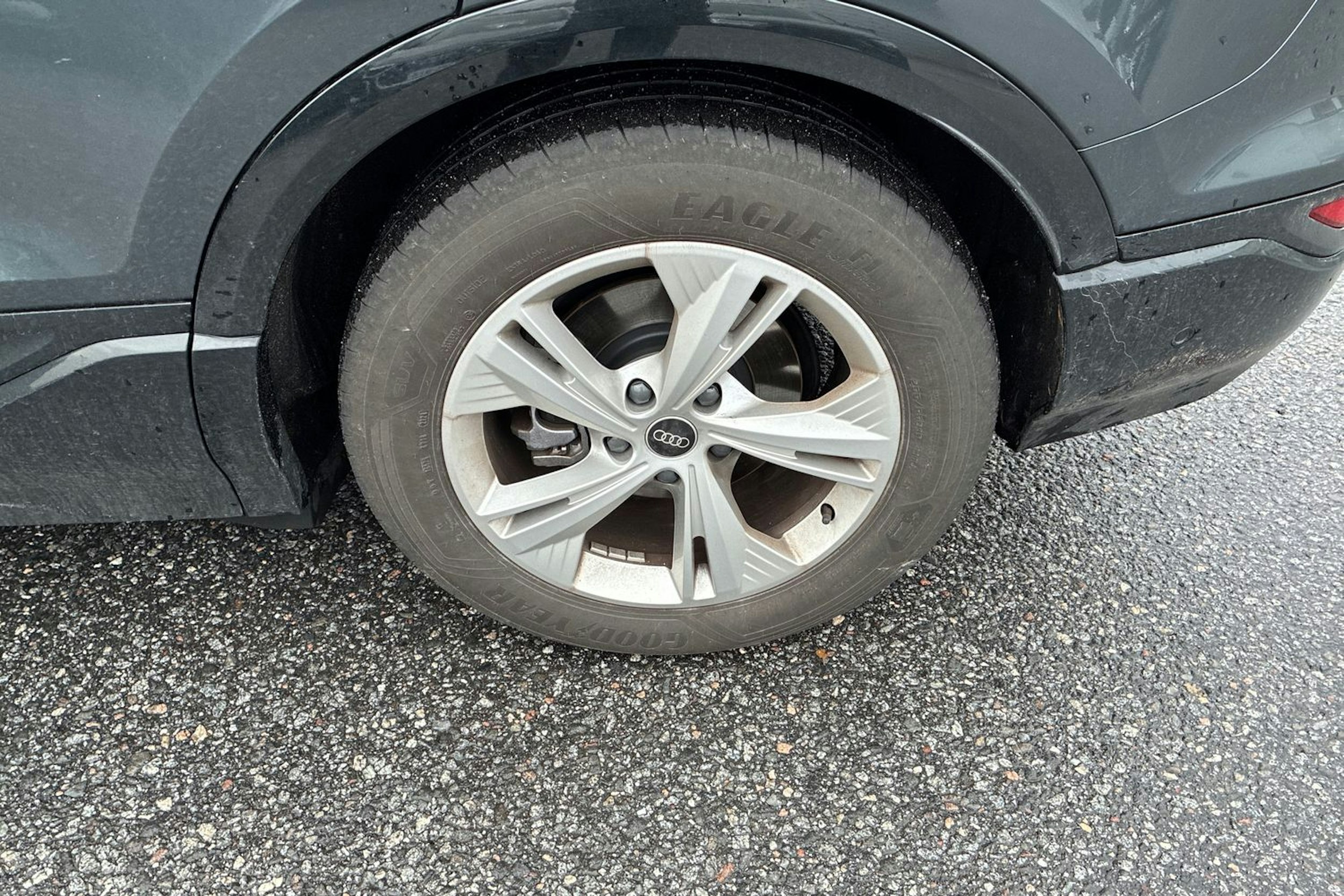 harmaa Audi Q6 e-tron 2025 kuva 19.