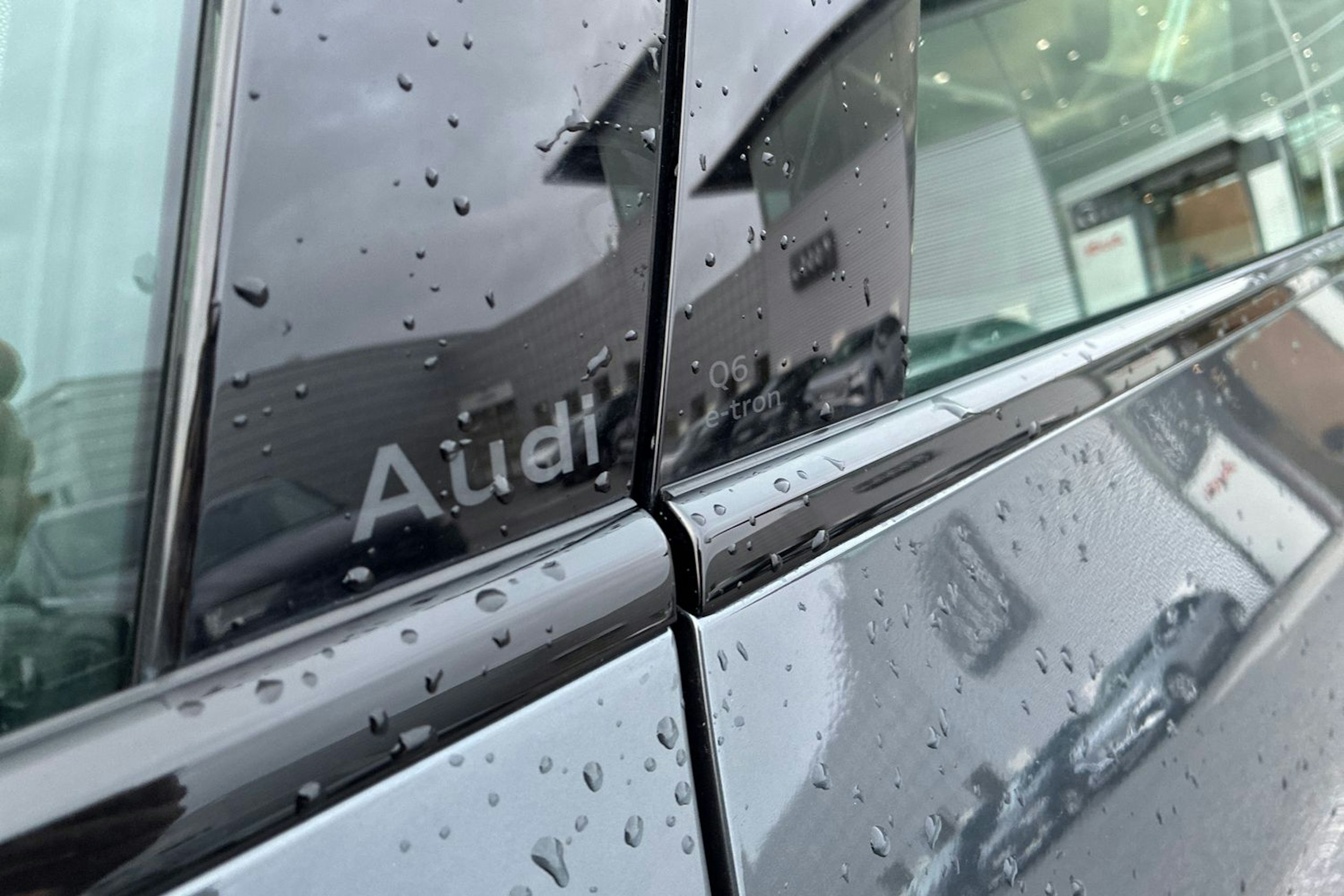 harmaa Audi Q6 e-tron 2025 kuva 20.