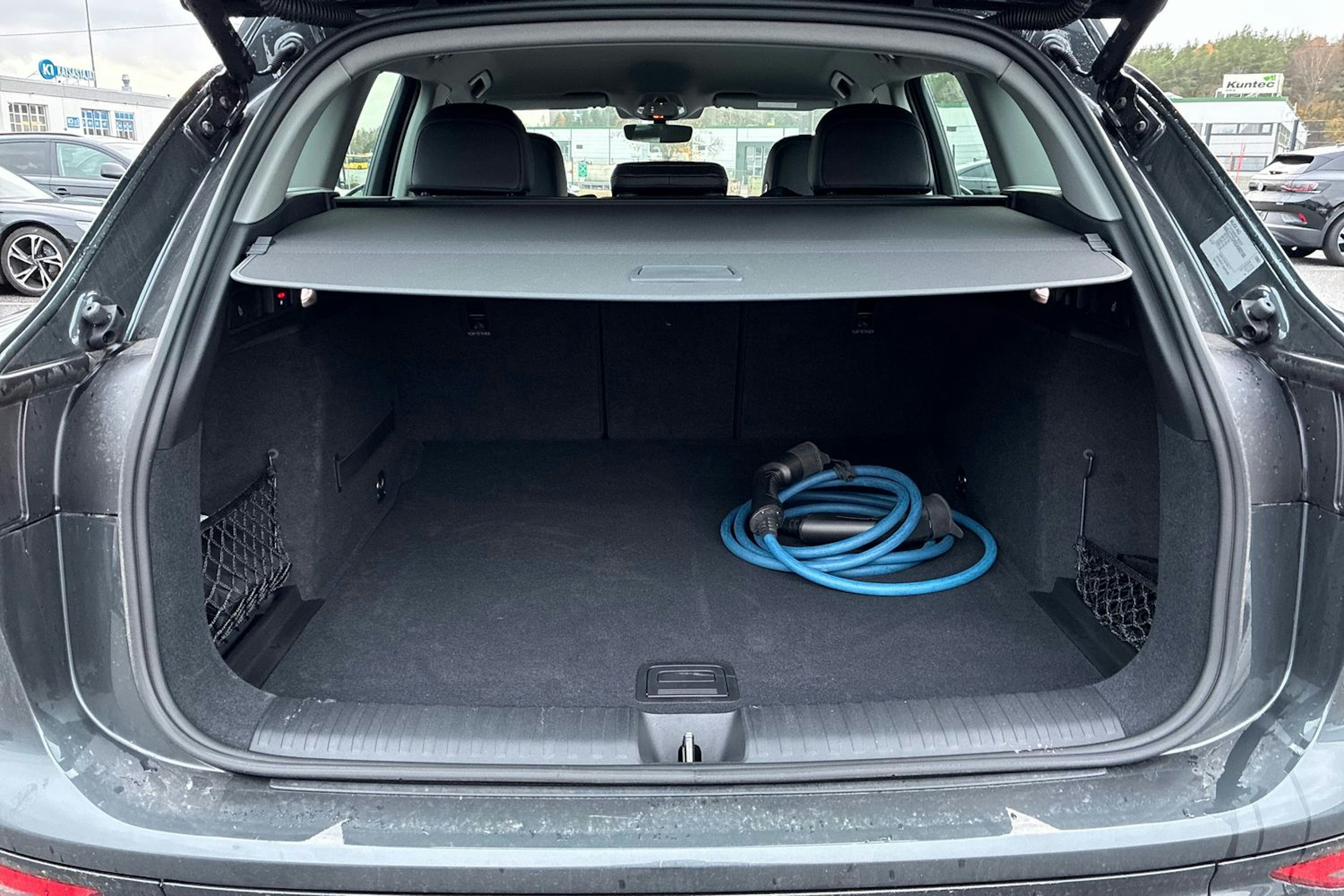 harmaa Audi Q6 e-tron 2025 kuva 21.