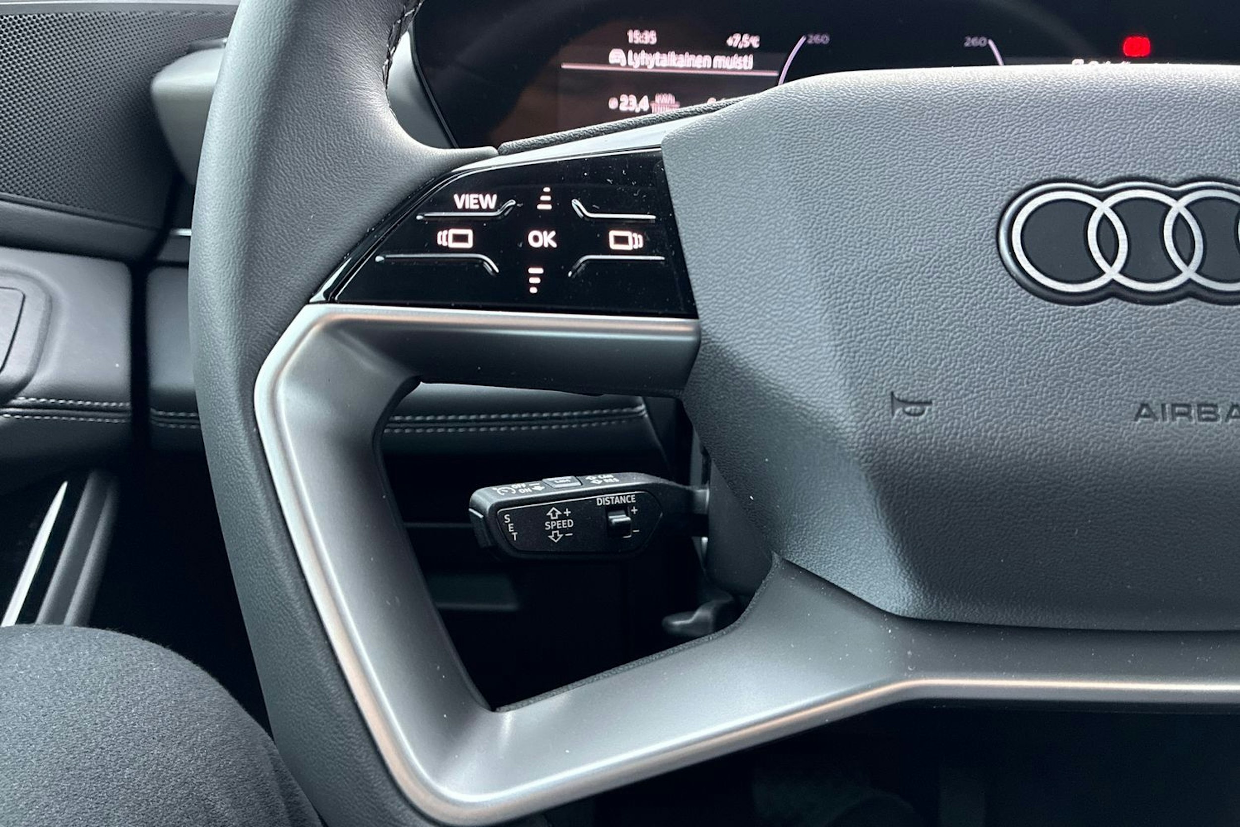 harmaa Audi Q6 e-tron 2025 kuva 23.