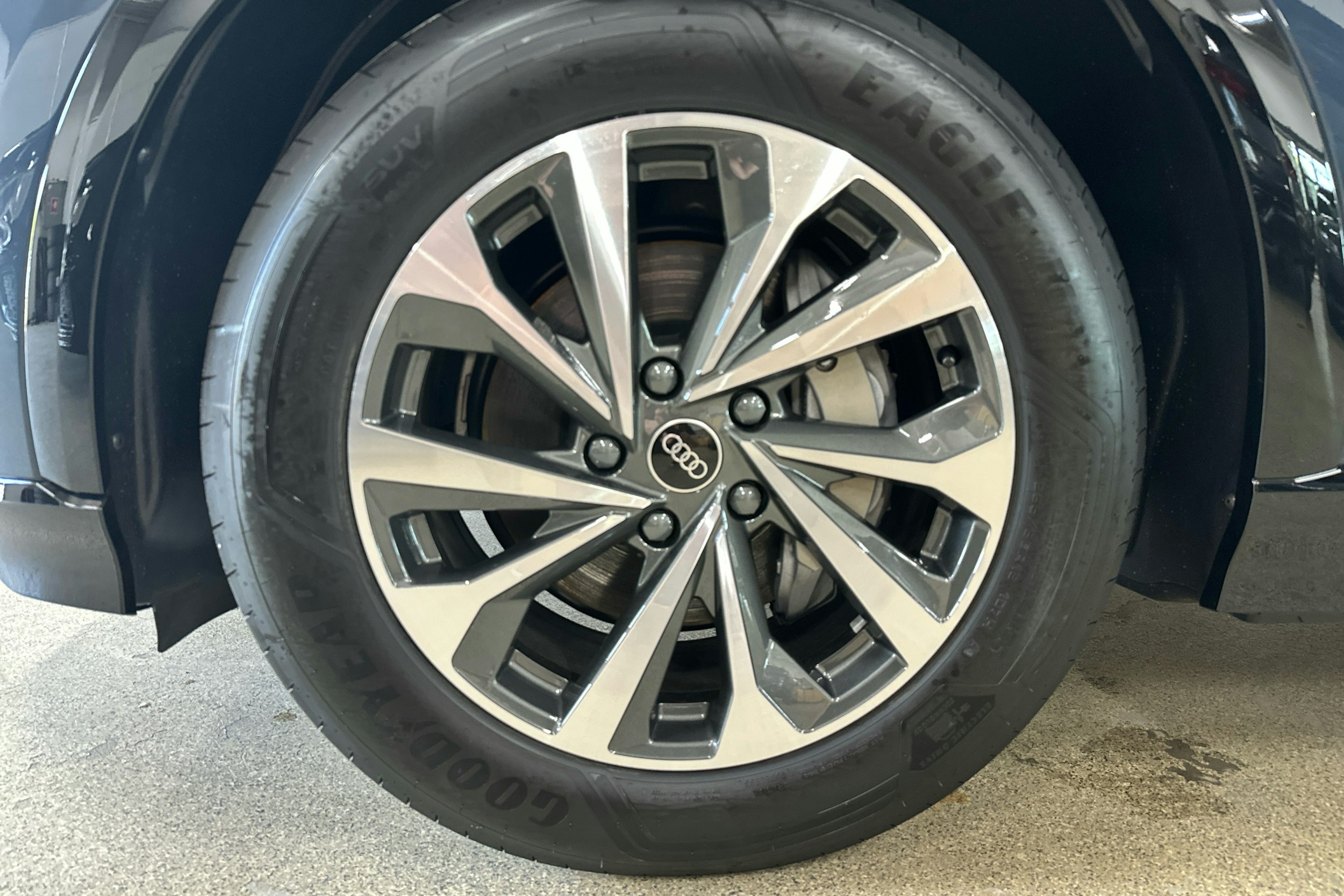 met. sininen Audi Q6 e-tron 2025 kuva 9.
