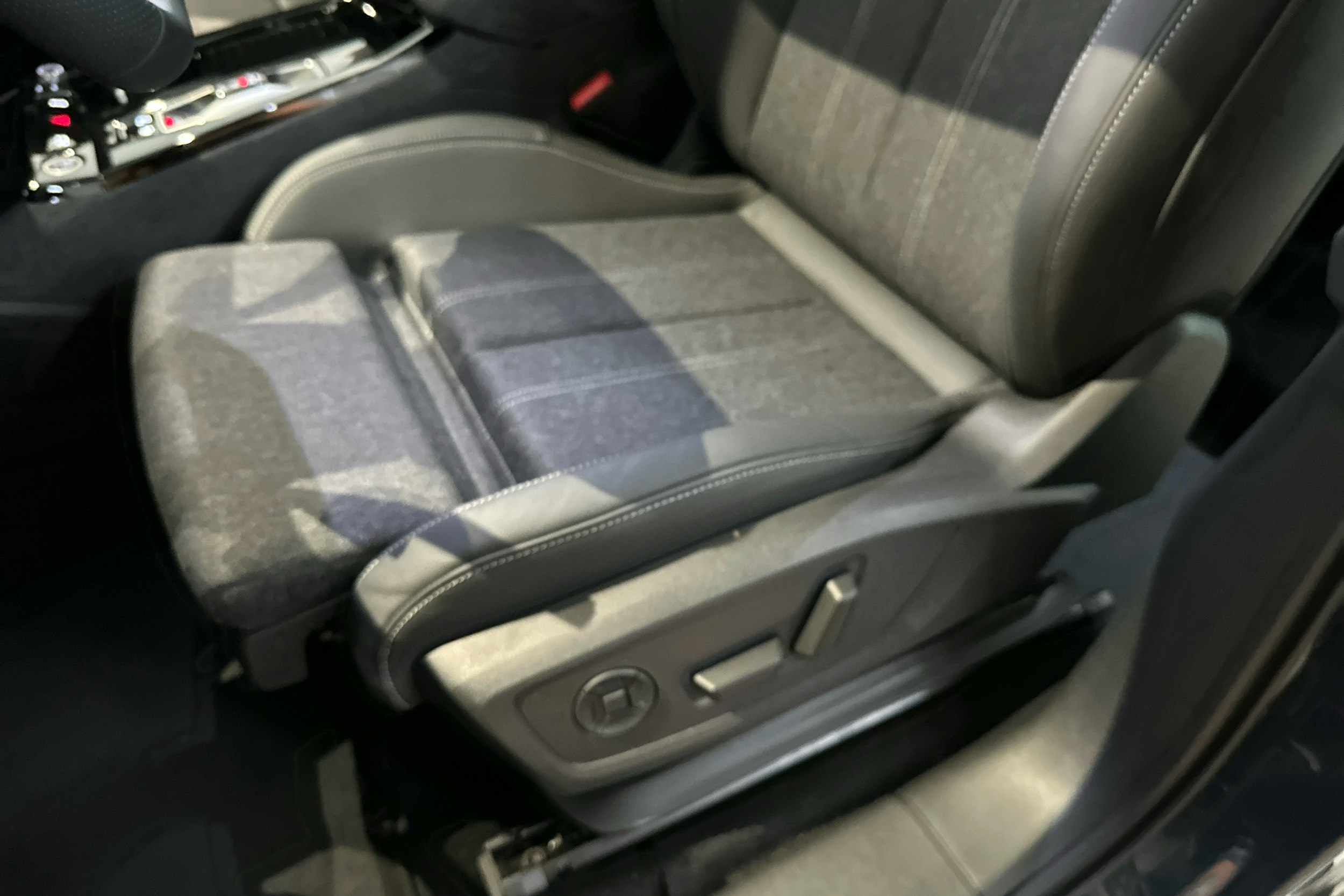 met. sininen Audi Q6 e-tron 2025 kuva 12.
