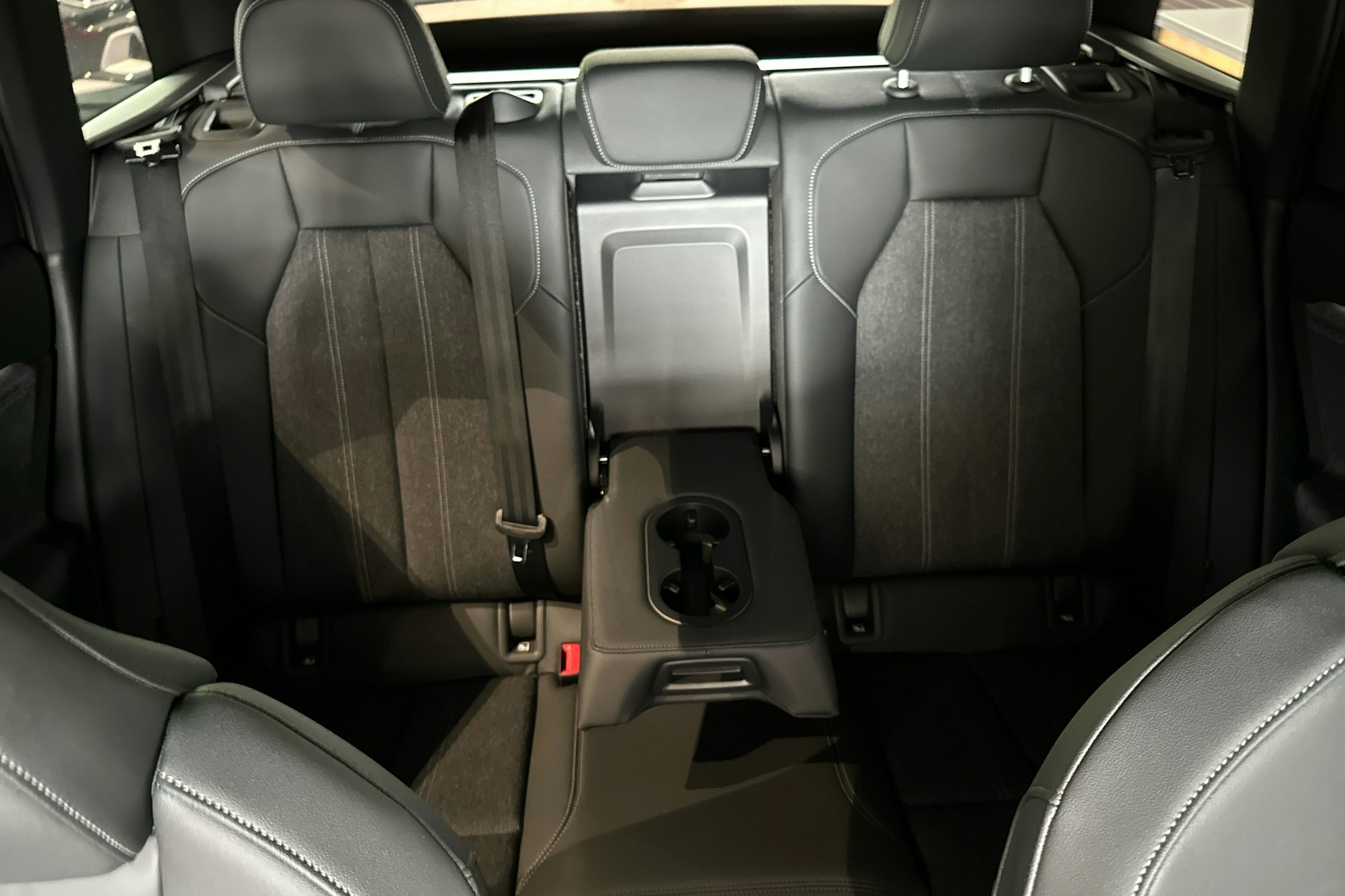 met. sininen Audi Q6 e-tron 2025 kuva 13.
