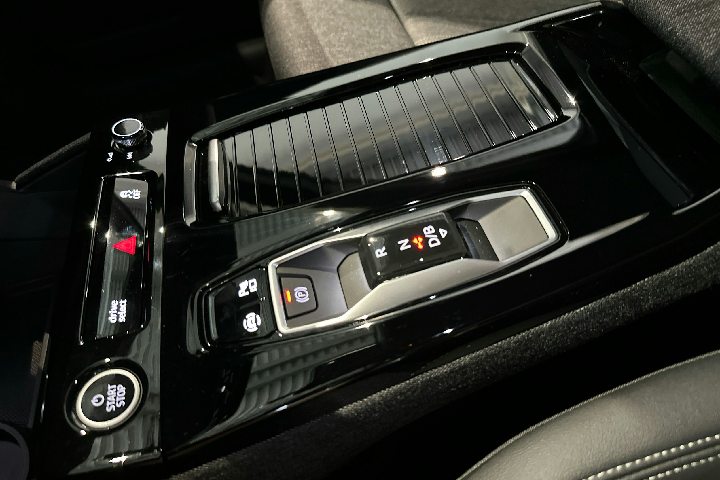 met. sininen Audi Q6 e-tron 2025 kuva 15.