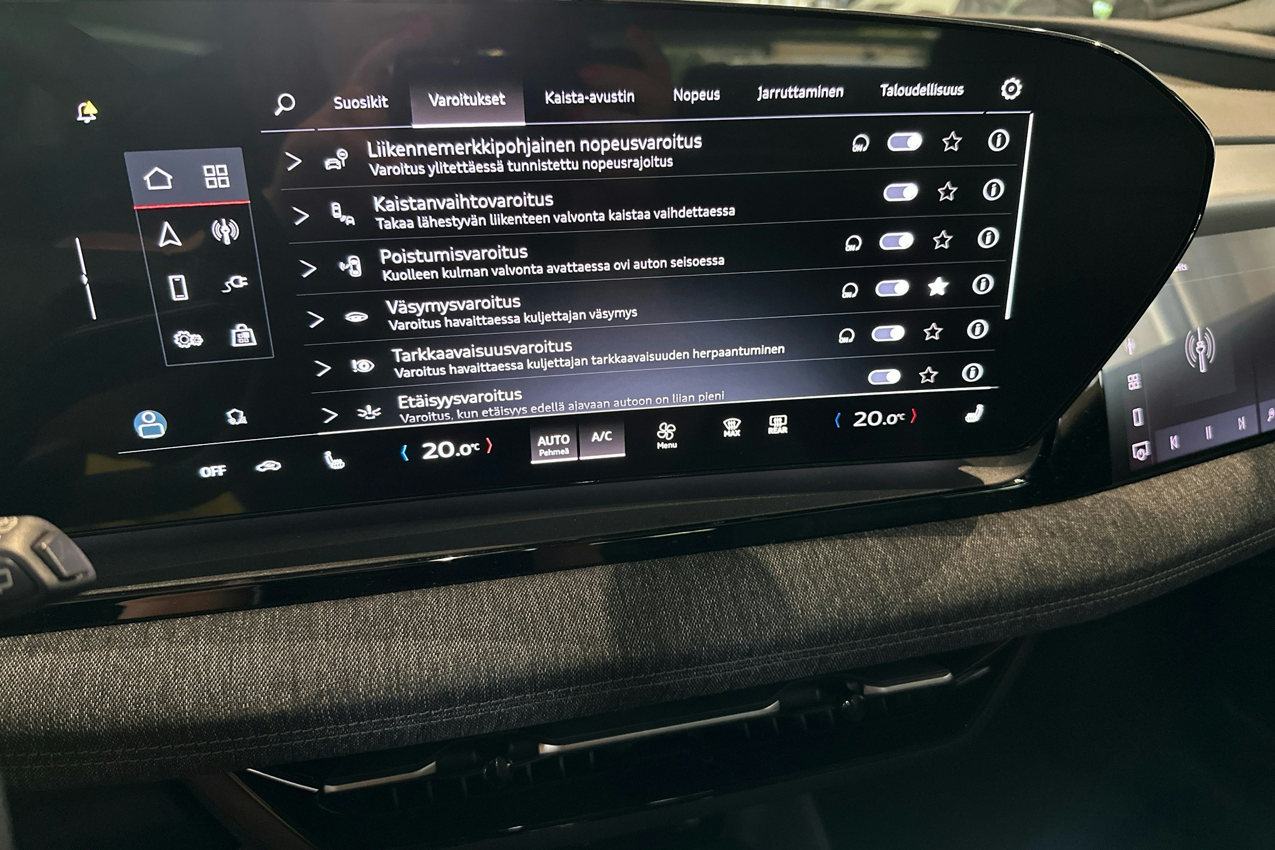 met. sininen Audi Q6 e-tron 2025 kuva 17.