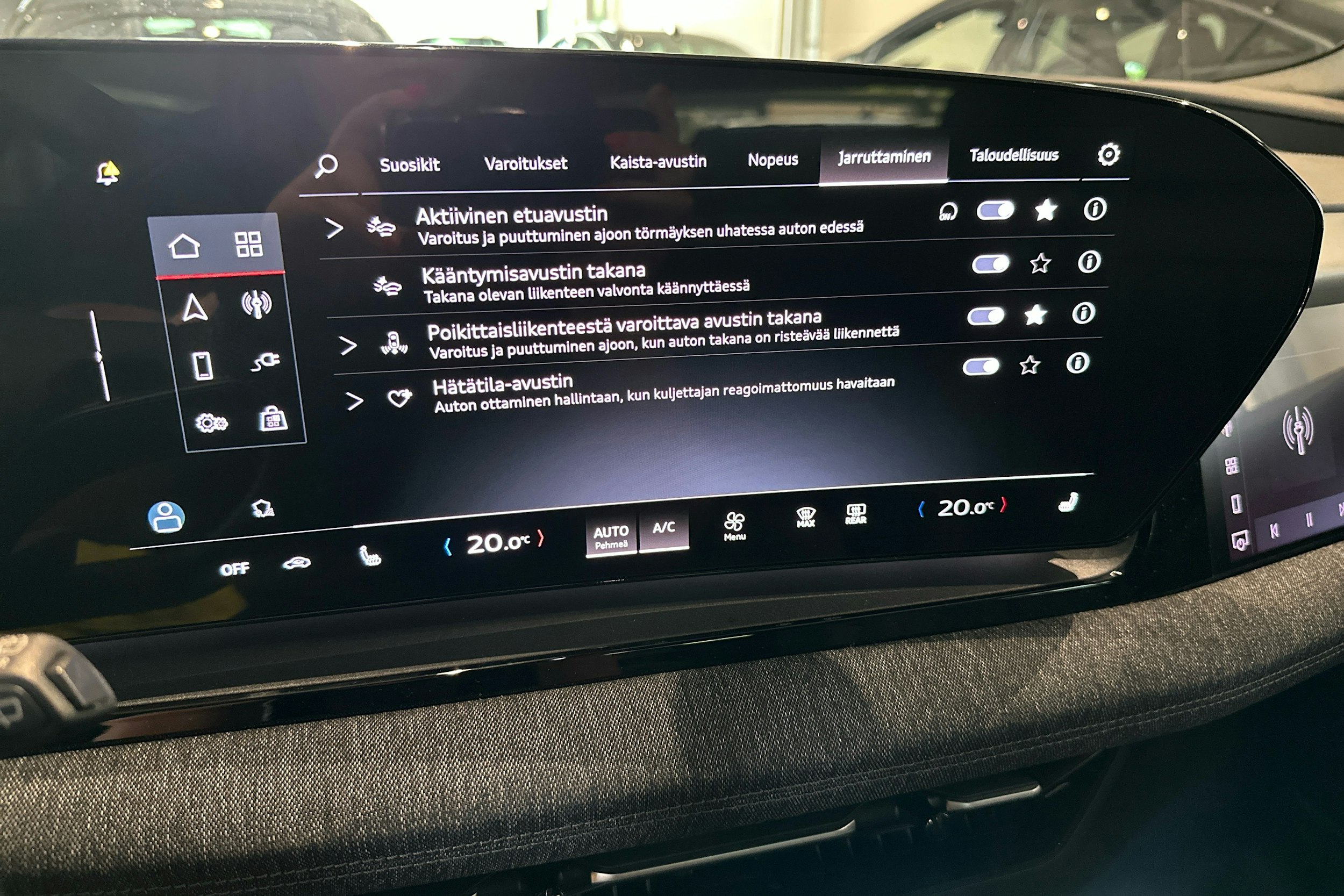 met. sininen Audi Q6 e-tron 2025 kuva 18.