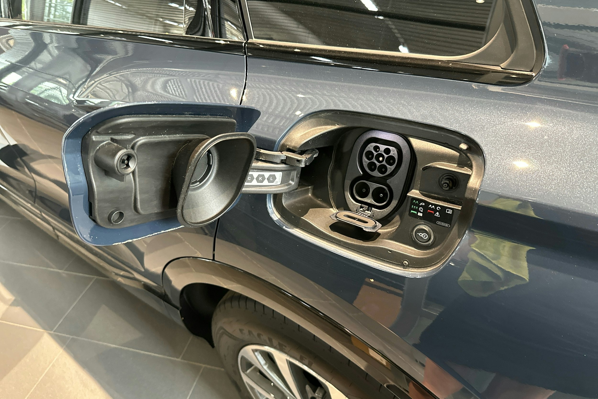 met. sininen Audi Q6 e-tron 2025 kuva 24.