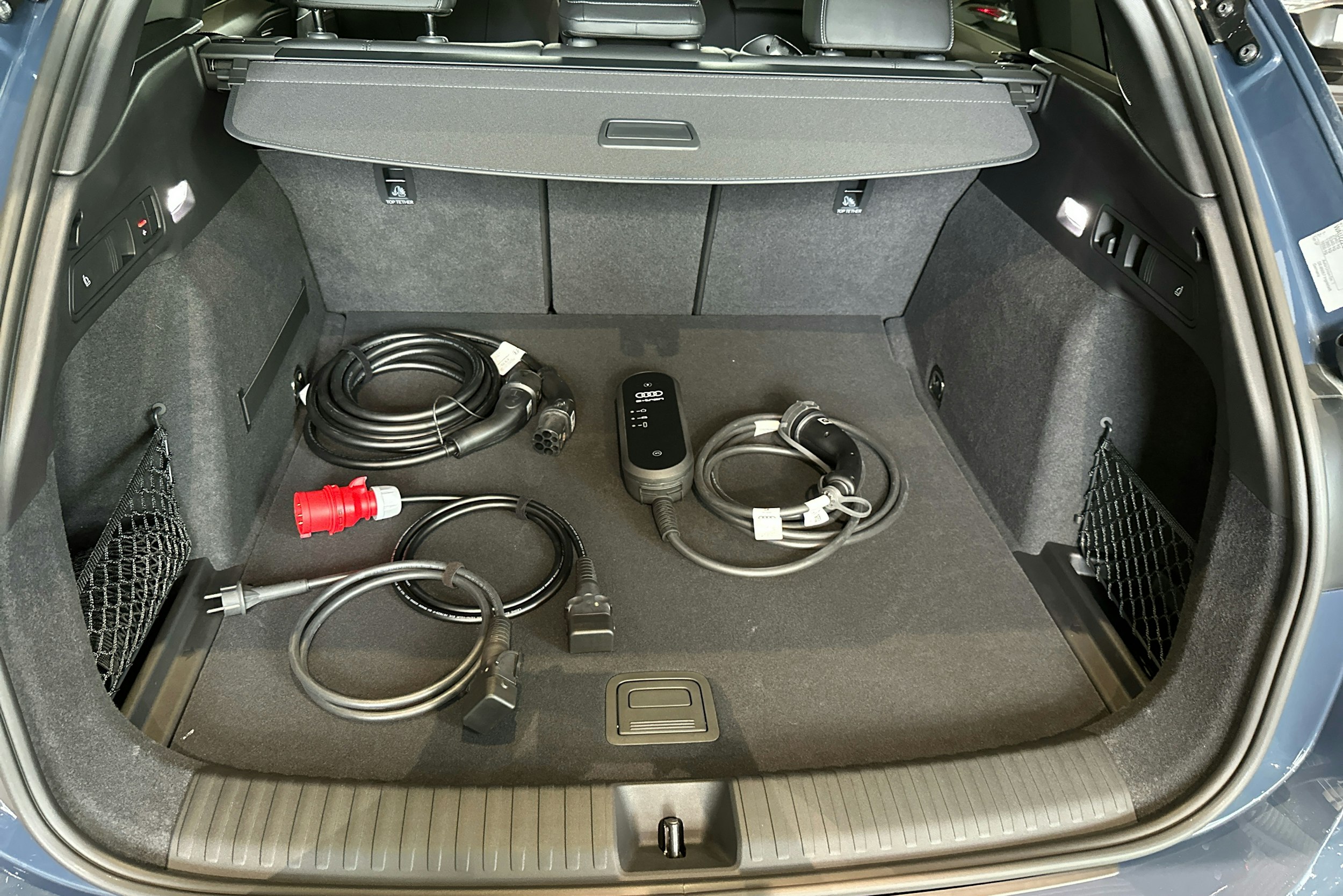 met. sininen Audi Q6 e-tron 2025 kuva 26.