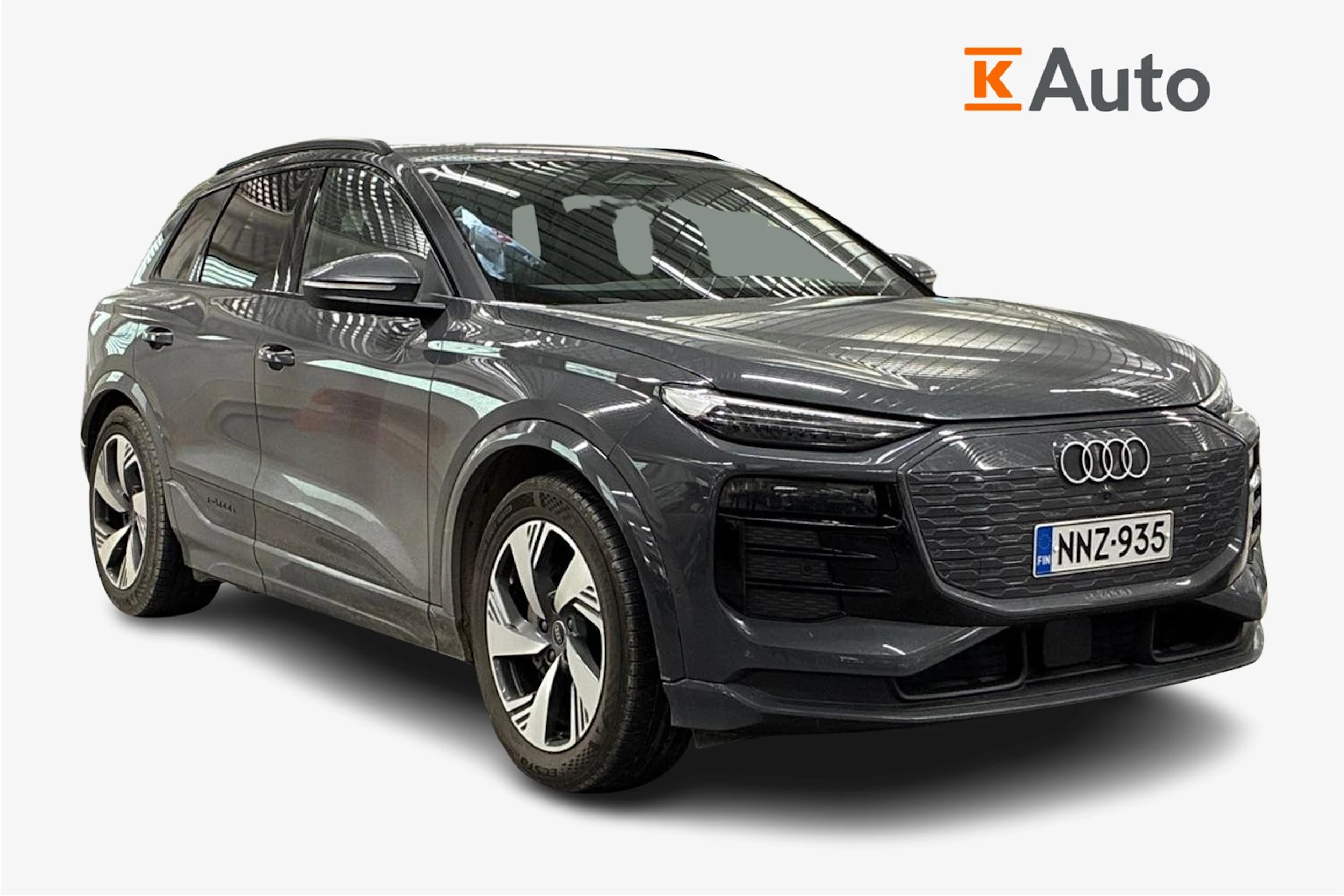 harmaa Audi Q6 e-tron 2025 kuva 1.