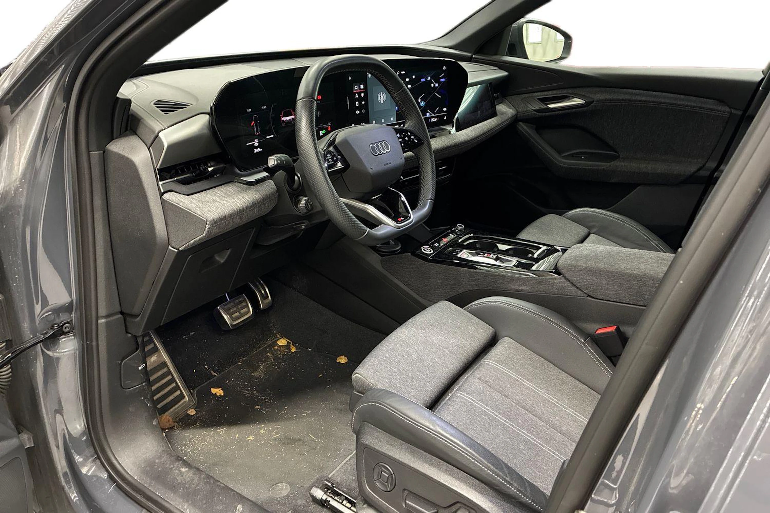 harmaa Audi Q6 e-tron 2025 kuva 3.