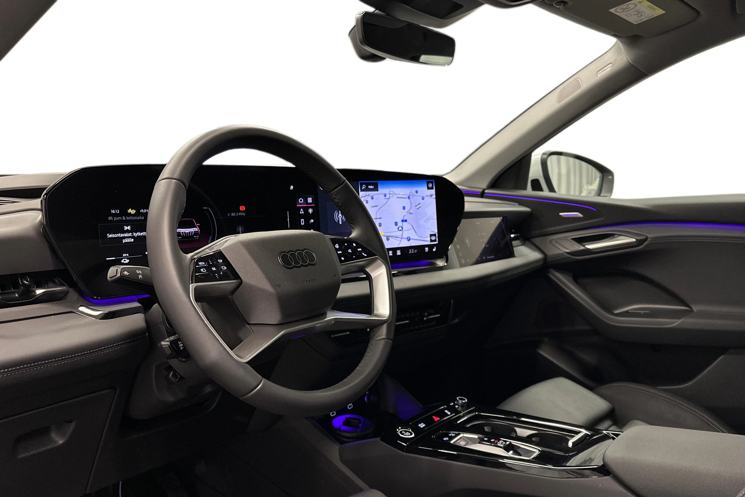 valkoinen Audi Q6 e-tron 2025 kuva 6.