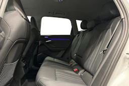 valkoinen Audi Q6 e-tron 2025 kuva 8.