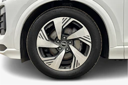 valkoinen Audi Q6 e-tron 2025 kuva 9.