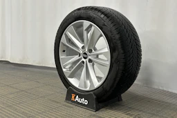 valkoinen Audi Q6 e-tron 2025 kuva 10.