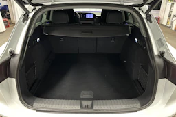 valkoinen Audi Q6 e-tron 2025 kuva 11.