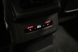 valkoinen Audi Q6 e-tron 2025 kuva 13.