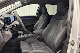 valkoinen Audi Q6 e-tron 2025 kuva 14.