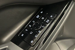 valkoinen Audi Q6 e-tron 2025 kuva 16.