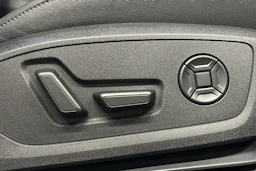 valkoinen Audi Q6 e-tron 2025 kuva 17.