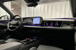 valkoinen Audi Q6 e-tron 2025 kuva 18.