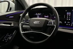 valkoinen Audi Q6 e-tron 2025 kuva 19.