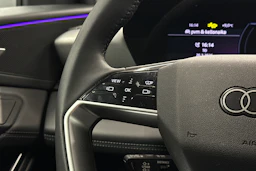 valkoinen Audi Q6 e-tron 2025 kuva 20.